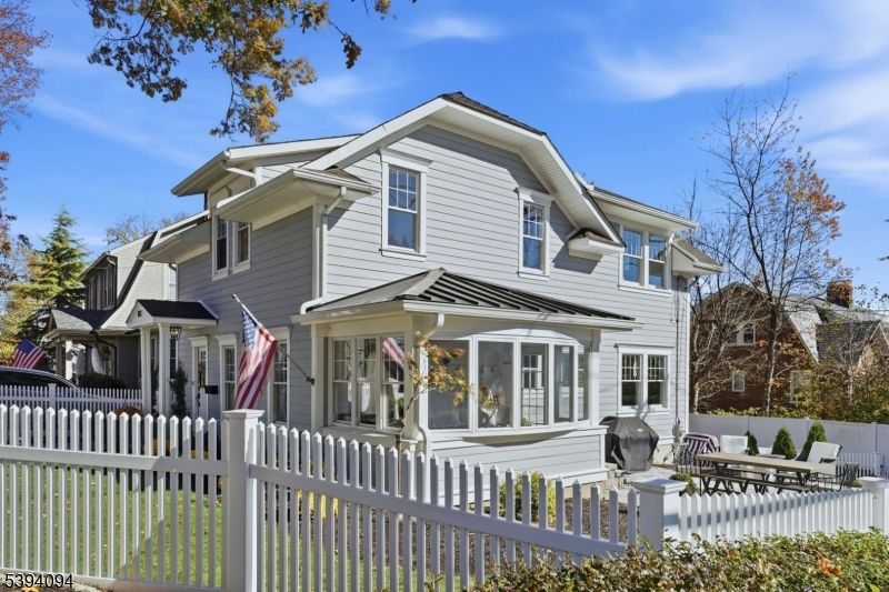 Exterior, Facade, Queen Anne Victorian