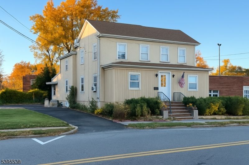 Exterior, Facade, Georgian