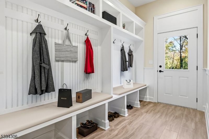 Interior, Walk-in Closets, Wood Texture Flooring