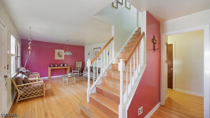 Interior, Pendant Lights, Wood Texture Flooring