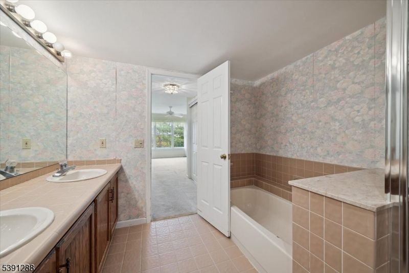 Bathroom, Interior, Tile Countertops