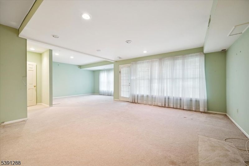 Empty room, Interior, Recessed Lighting