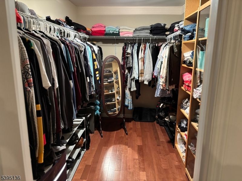 Interior, Walk-in Closets, Wood Texture Flooring