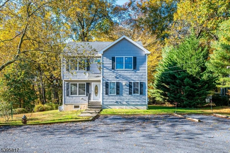 Exterior, Facade, Raised Ranch