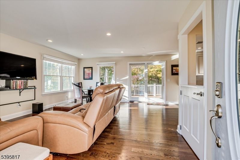 Home Office, Interior, Living room, Recessed Lighting, Wood Texture Flooring