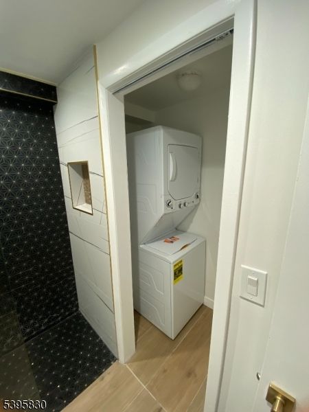 Interior, Utility Closets, Washer, Wood Texture Flooring