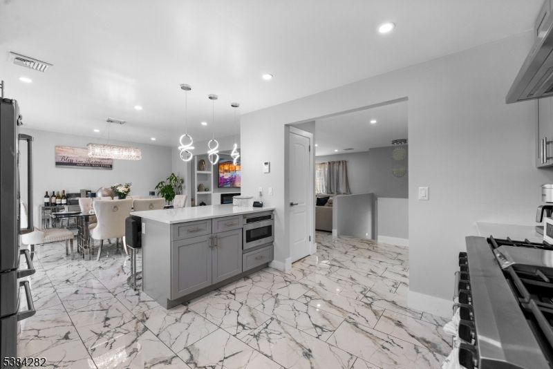 Chandelier, Dining room, Interior, Kitchen, Marble, Pendant Lights, Recessed Lighting, Stainless Steel Appliances