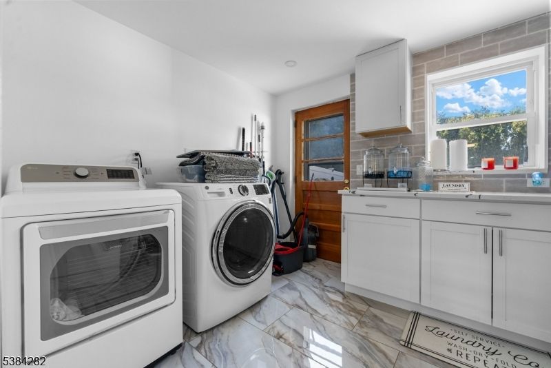 Interior, Marble, Recessed Lighting, Washer