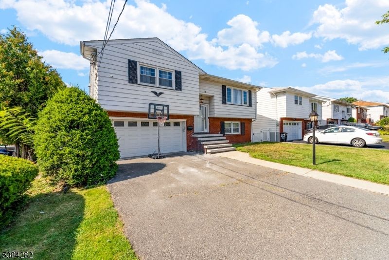 Attached, Exterior, Facade, Raised Ranch