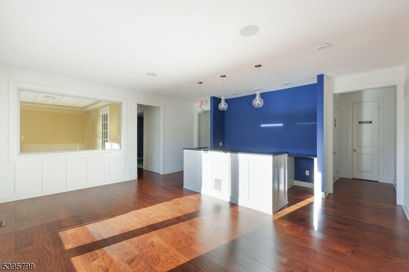 Interior, Pendant Lights, Wood Texture Flooring