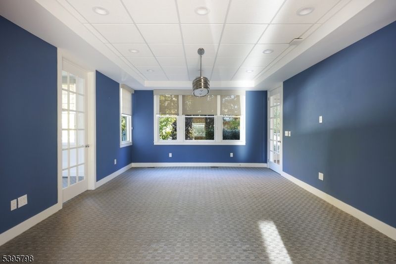 Empty room, Interior, Pendant Lights, Recessed Lighting