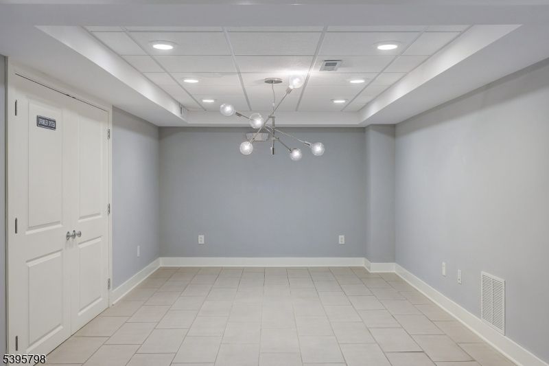 Empty room, Interior, Pendant Lights, Recessed Lighting