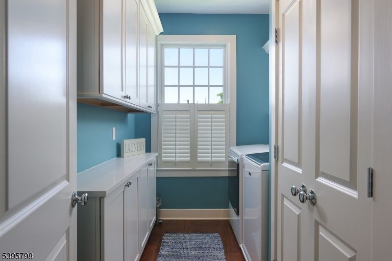Interior, Washer, Wood Texture Flooring