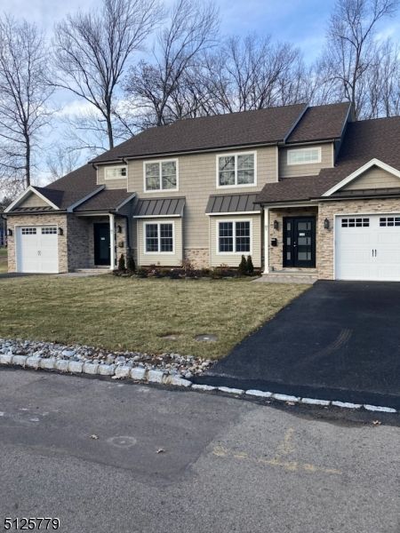 Attached, Exterior, Facade, Split Level