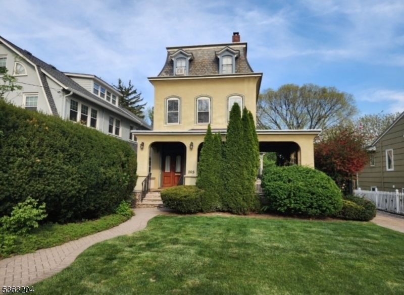 Backyard, Exterior, Facade, French Provincial