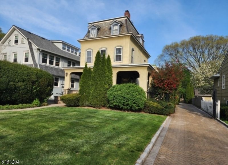 Backyard, Exterior, Facade, Queen Anne Victorian