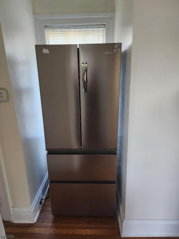 Elevator, Interior, Wood Texture Flooring