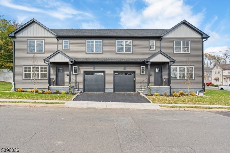 Attached, Exterior, Facade, Farmhouse