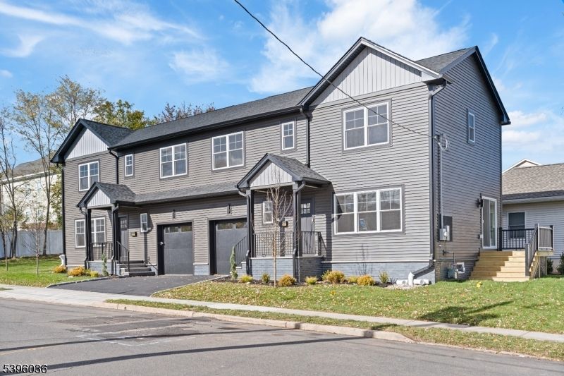 Attached, Exterior, Facade, Farmhouse