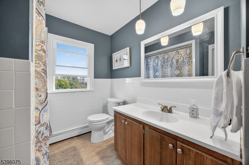 Bathroom, Interior, Pendant Lights, Wood Texture Flooring