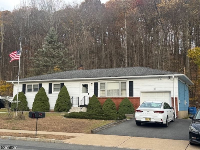 Attached, Exterior, Facade, Cape Cod