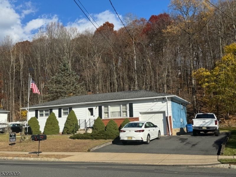 Attached, Exterior, Facade, Cape Cod