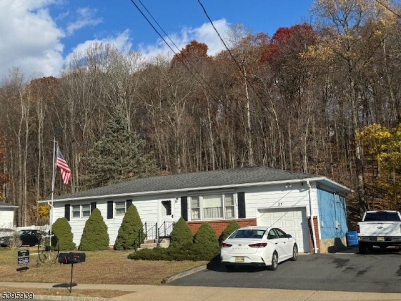 Attached, Exterior, Facade, Cape Cod