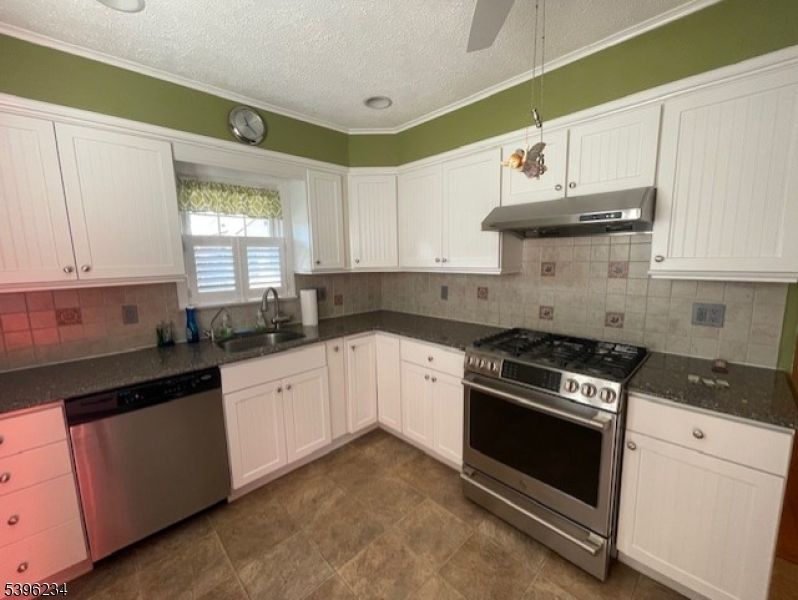 Interior, Kitchen, Pendant Lights, Stainless Steel Appliances