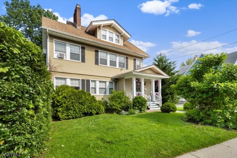 Exterior, Facade, American Foursquare