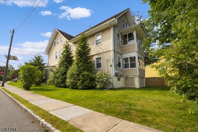 Exterior, Facade, Queen Anne Victorian