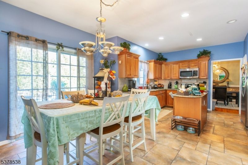 Chandelier, Dining room, Interior, Kitchen, Pendant Lights, Recessed Lighting, Stainless Steel Appliances