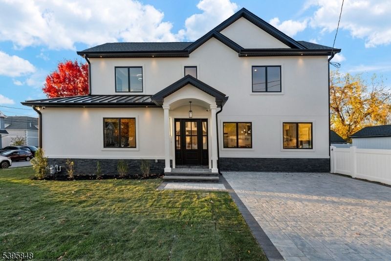 Exterior, Facade, Farmhouse