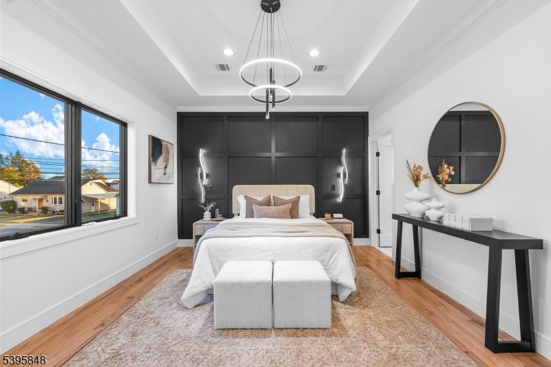 Bedroom, Interior, Pendant Lights, Recessed Lighting, Water, Wood Texture Flooring