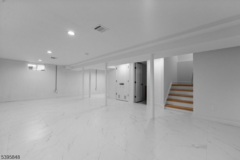 Empty room, Interior, Marble, Recessed Lighting