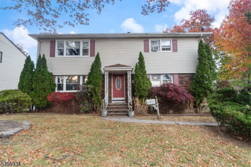 Exterior, Facade, Brick Facade, Raised Ranch