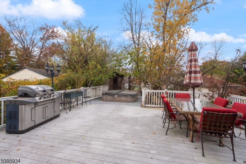Exterior, Hot Tub, Outdoor Kitchen