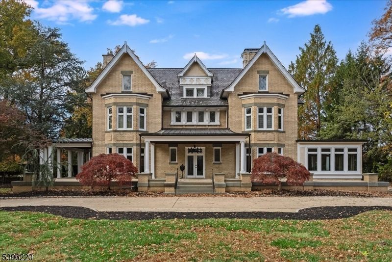 Exterior, Facade, Brick Facade, Brick Traditional