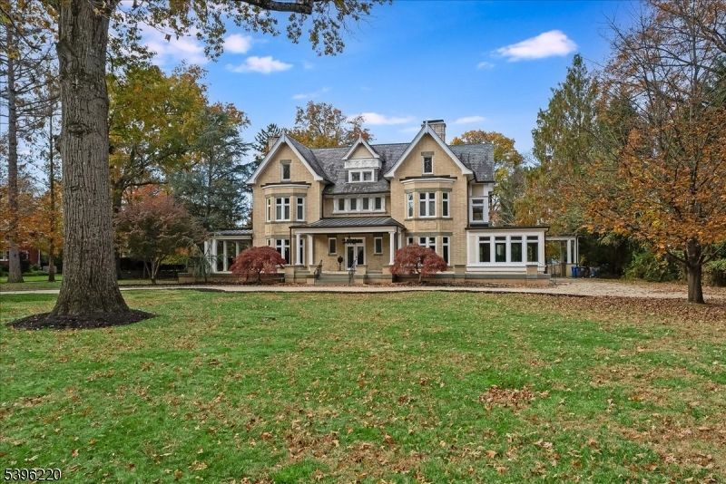 Backyard, Exterior, Facade, Queen Anne Victorian