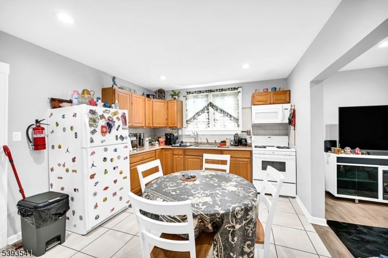 Dining room, Interior, Kitchen, Recessed Lighting