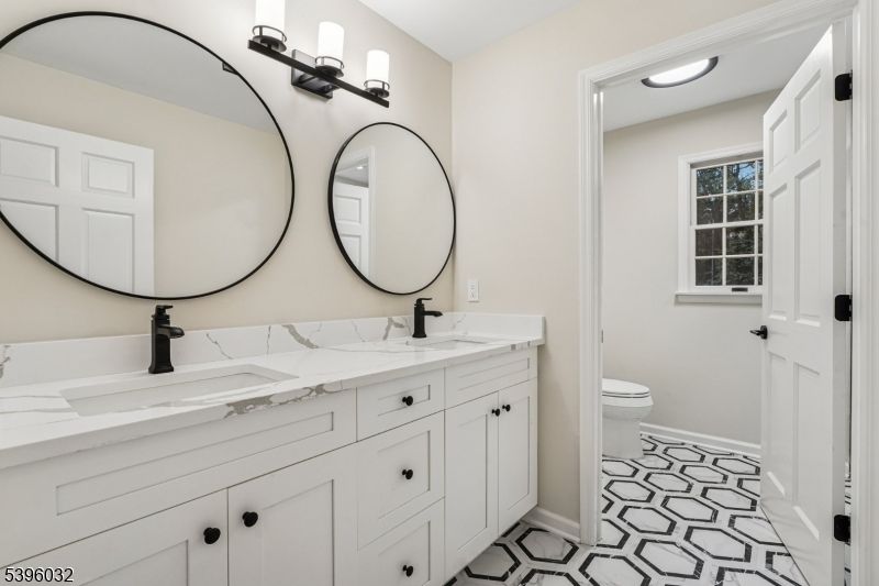 Bathroom, Dual Sink Vanities, Interior, Recessed Lighting