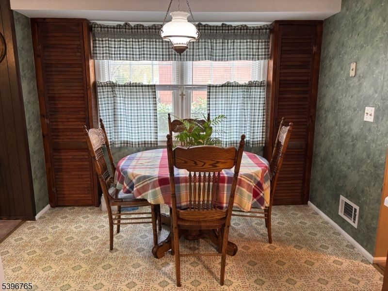Chandelier, Dining room, Interior