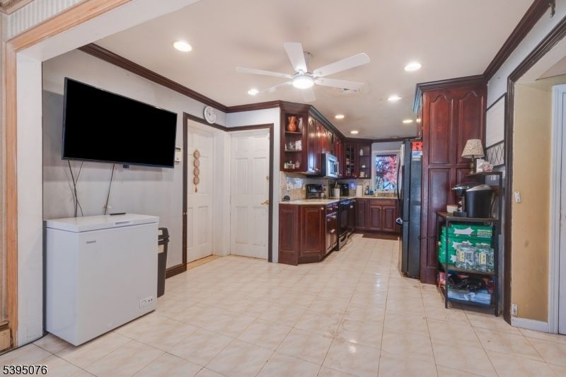 Interior, Kitchen, Recessed Lighting, Washer