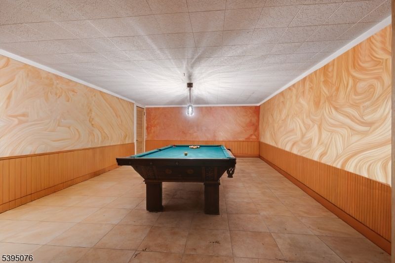 Billiard Table, Game Room, Interior