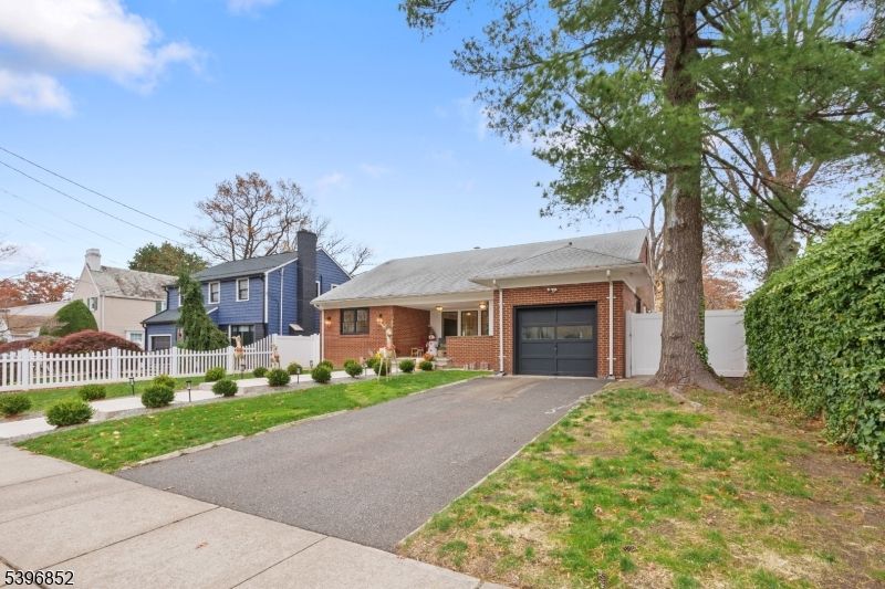 Attached, Exterior, Facade, Brick Facade, Cape Cod