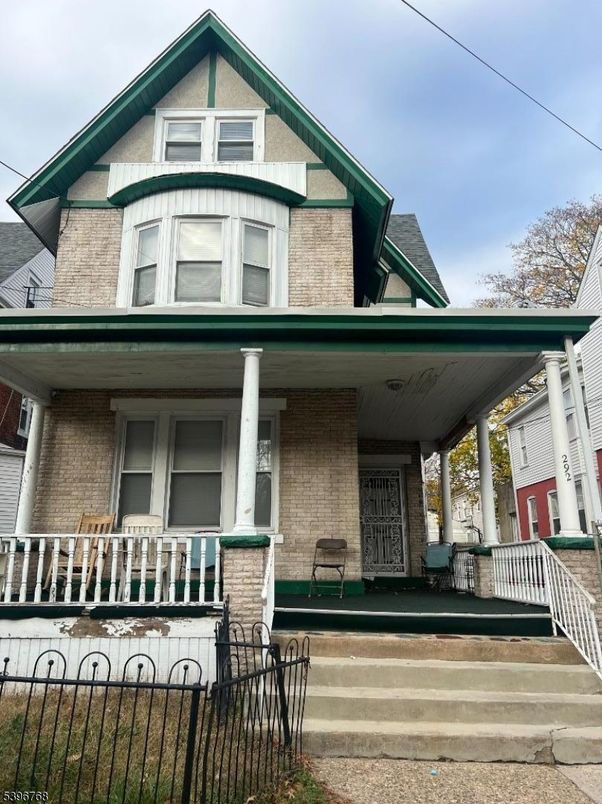 Exterior, Facade, Brick Facade, Queen Anne Victorian
