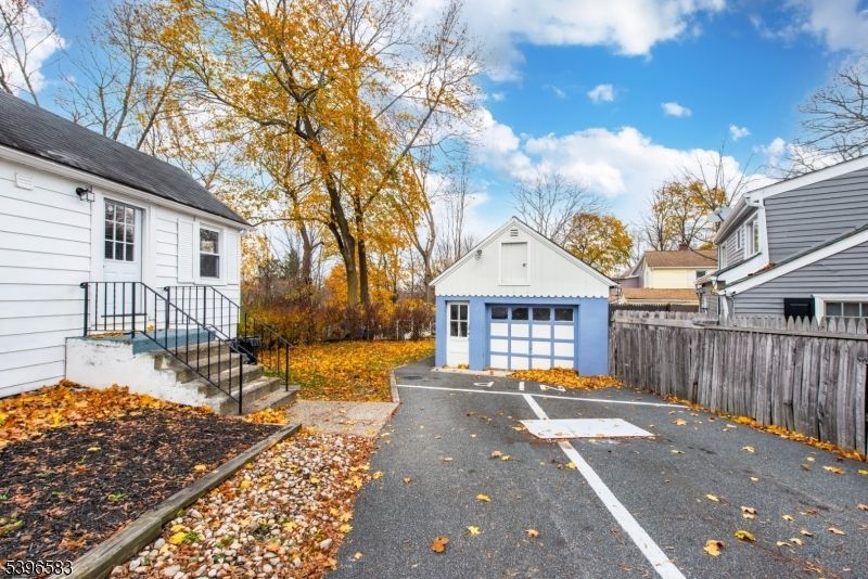Detached Garage, Exterior