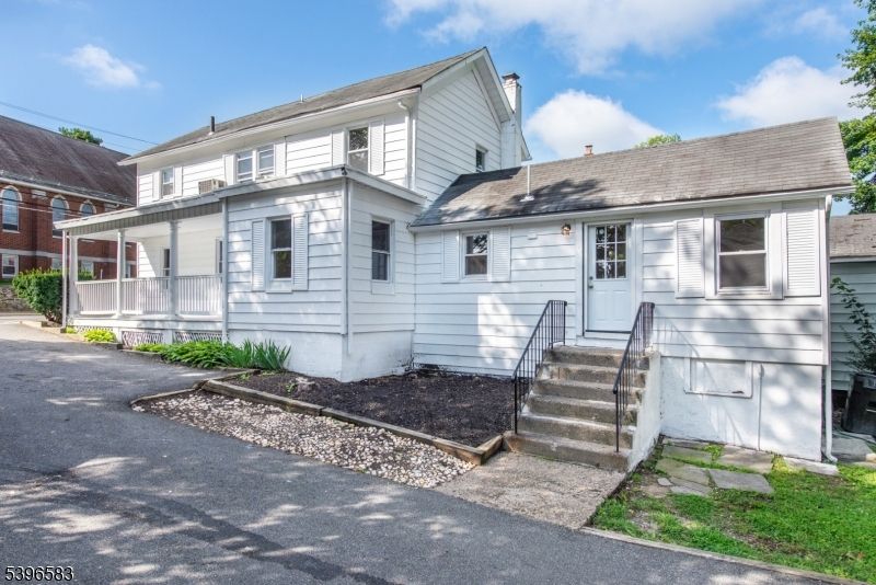 Exterior, Facade, Cape Cod