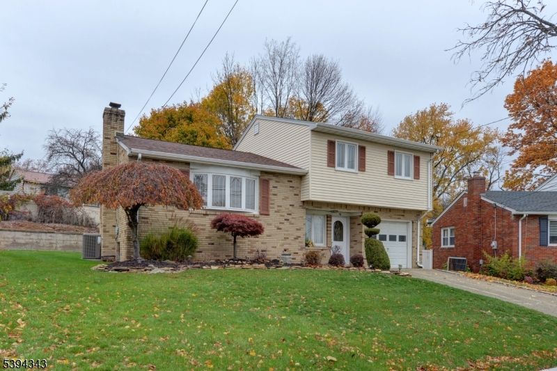 Attached, Exterior, Facade, Brick Facade, Split Level