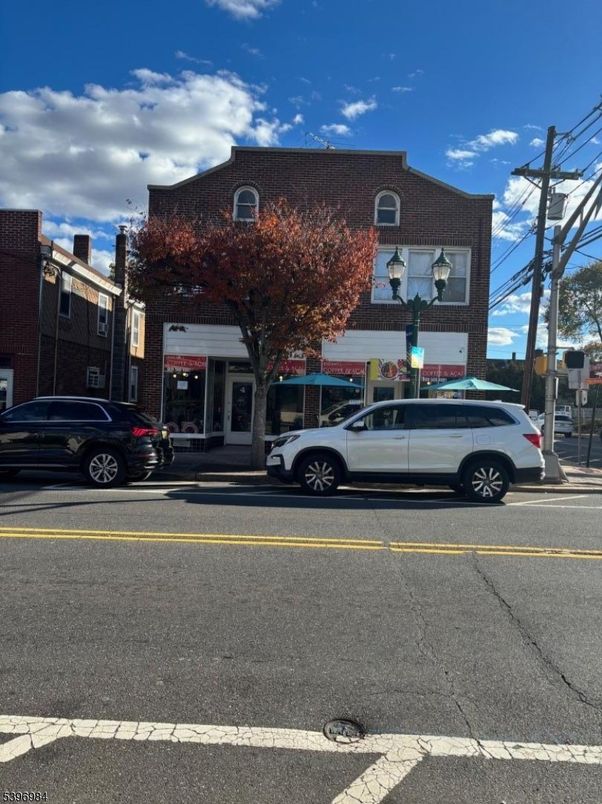 Exterior, Facade, Rowhouse