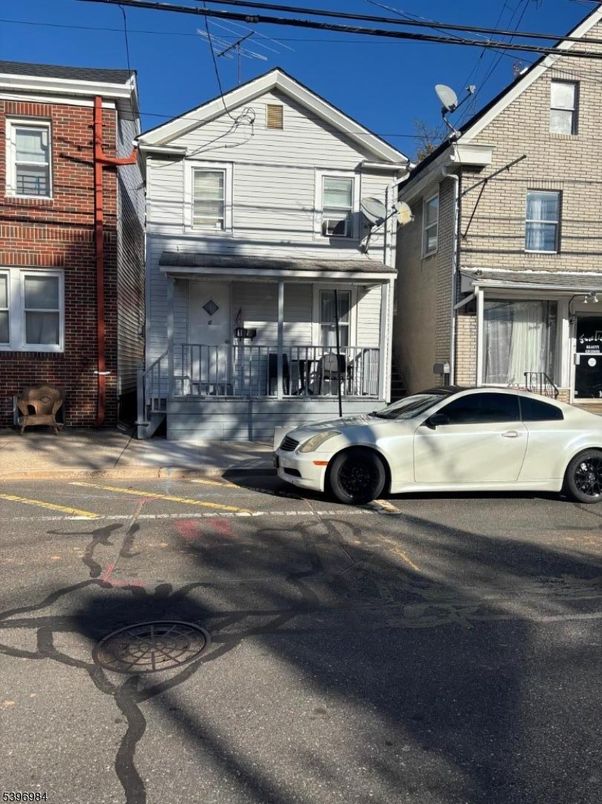 Exterior, Facade, Brick Facade, American Craftsman